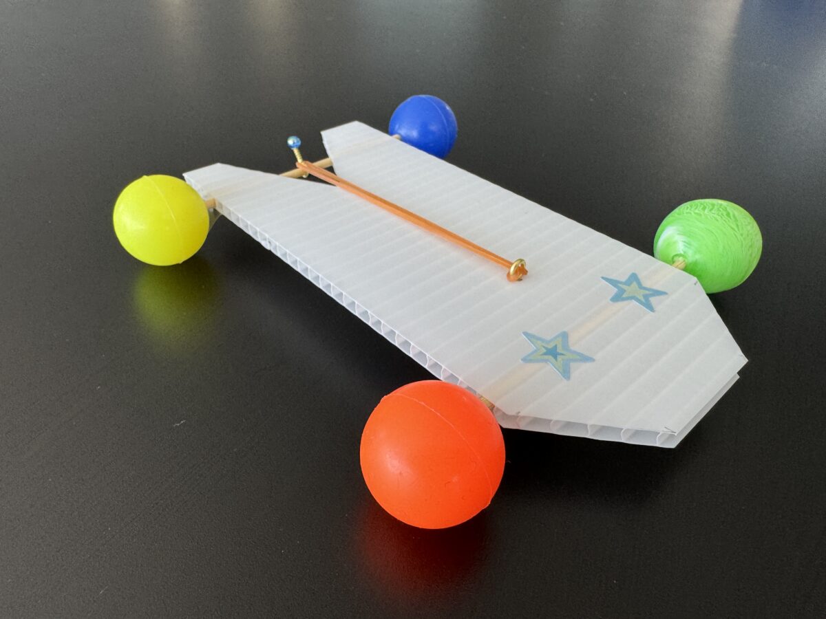 科学工作：ゴムでっカー